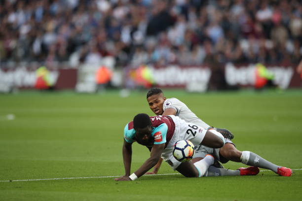 功的中场控 功的中场控